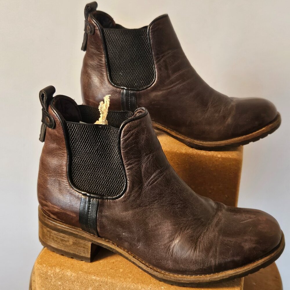 Bueno Brown Leather Chelsea Boots